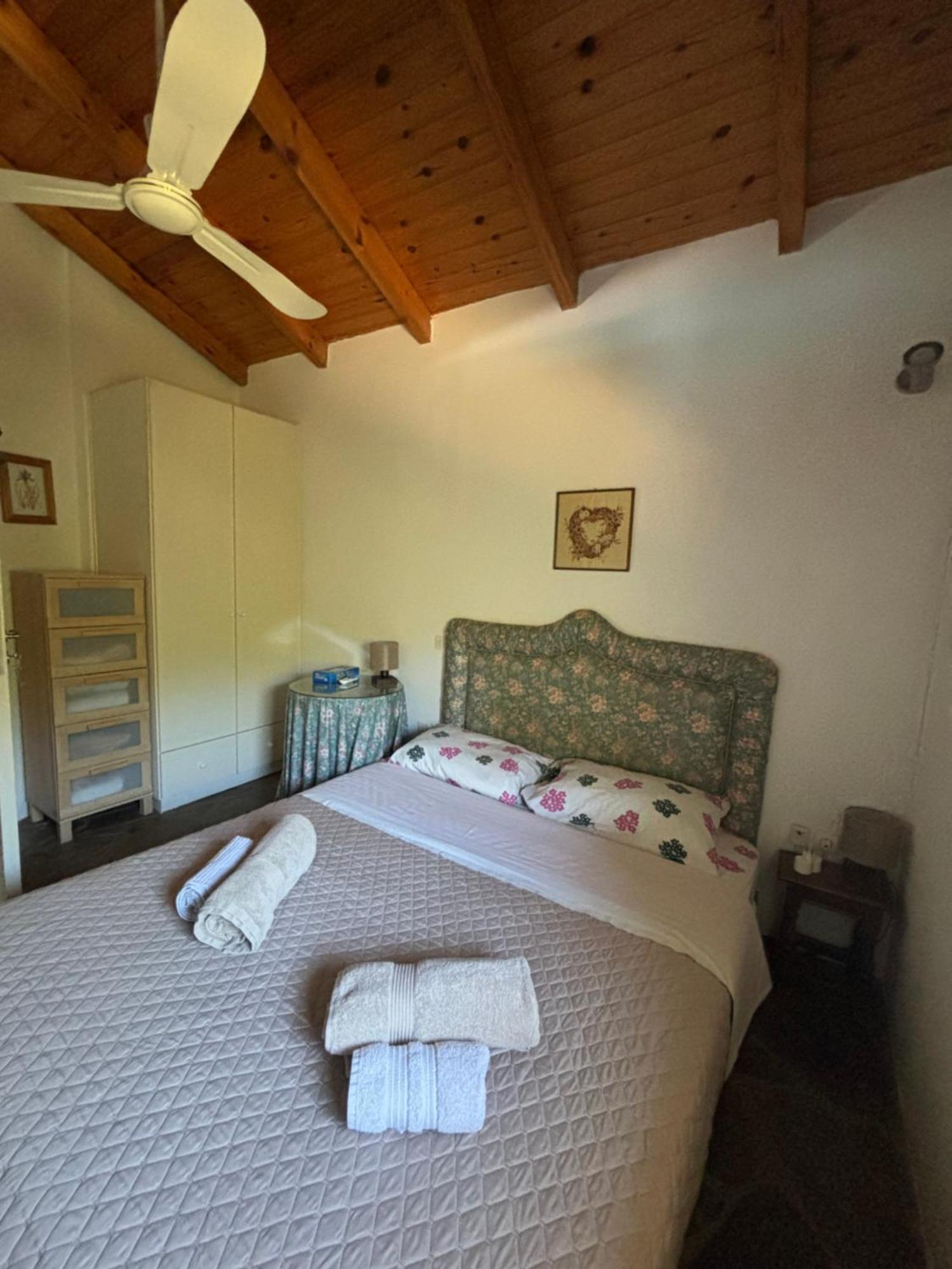 Country House With Pool And Big Garden Oropos Esterno foto