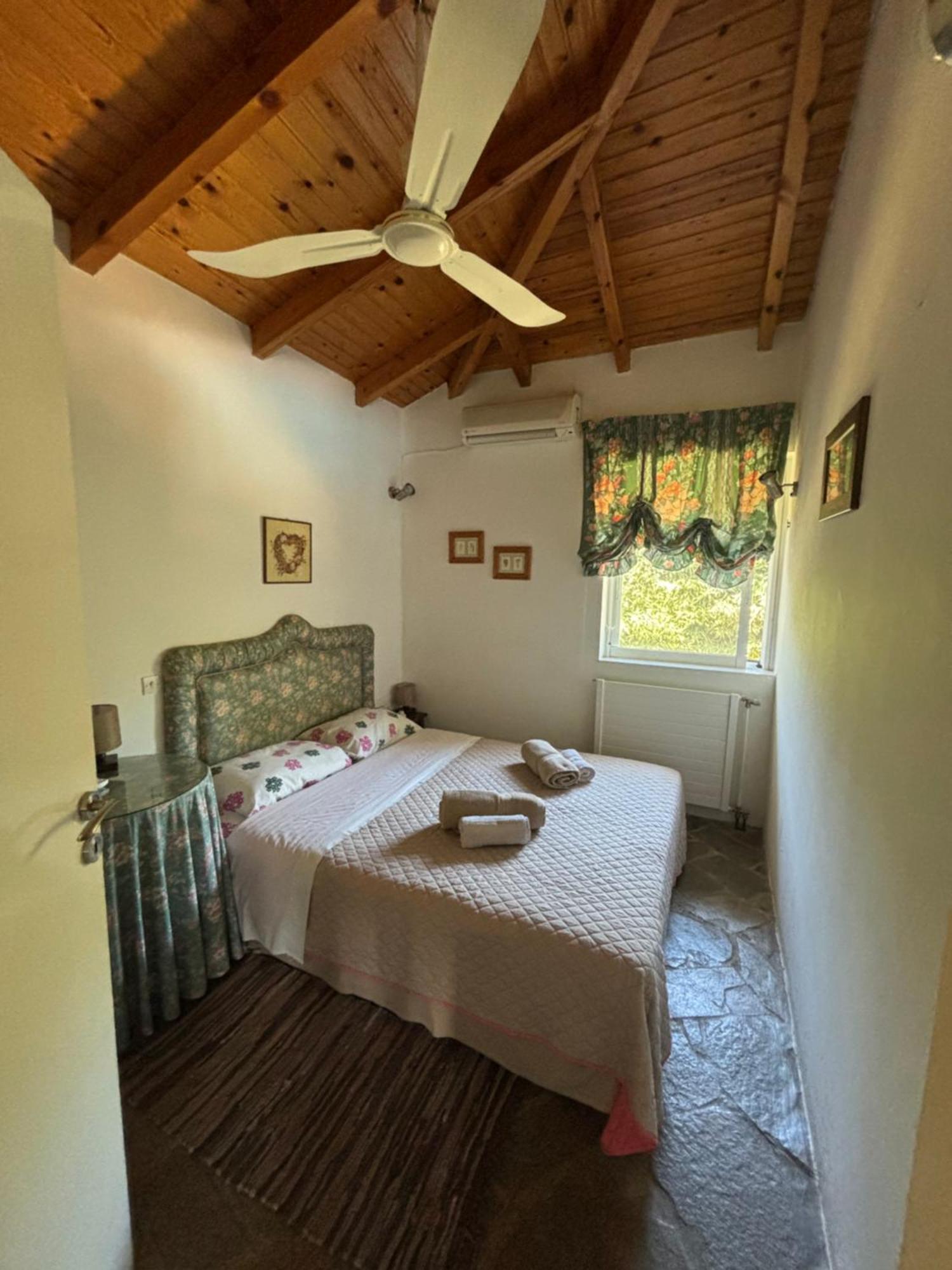 Country House With Pool And Big Garden Oropos Esterno foto